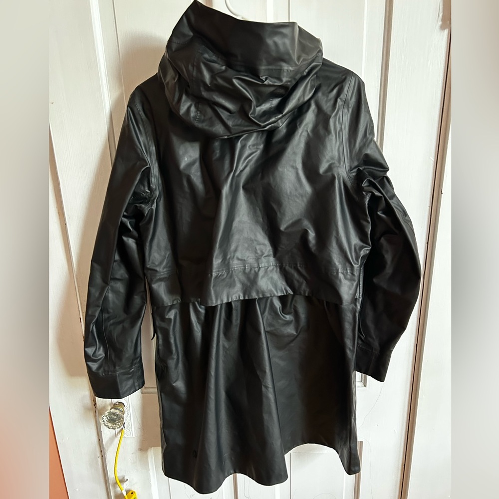 Lululemon into the drizzle jacket, 8